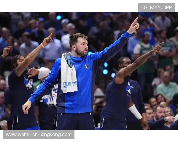 东契奇罚球稳稳命中,独行侠把比赛带入收官阶段 东契奇罚球稳稳命中,独行侠把比赛带入收官阶段